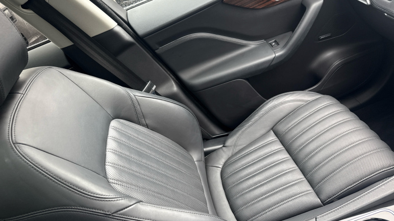 Jaguar F-Pace 2.0d Portfolio 5dr Auto AWD Diesel Estate